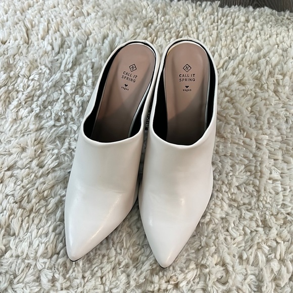 White Pointed Toe Clog with Snakeskin Print Block Heel - Picture 2 of 13